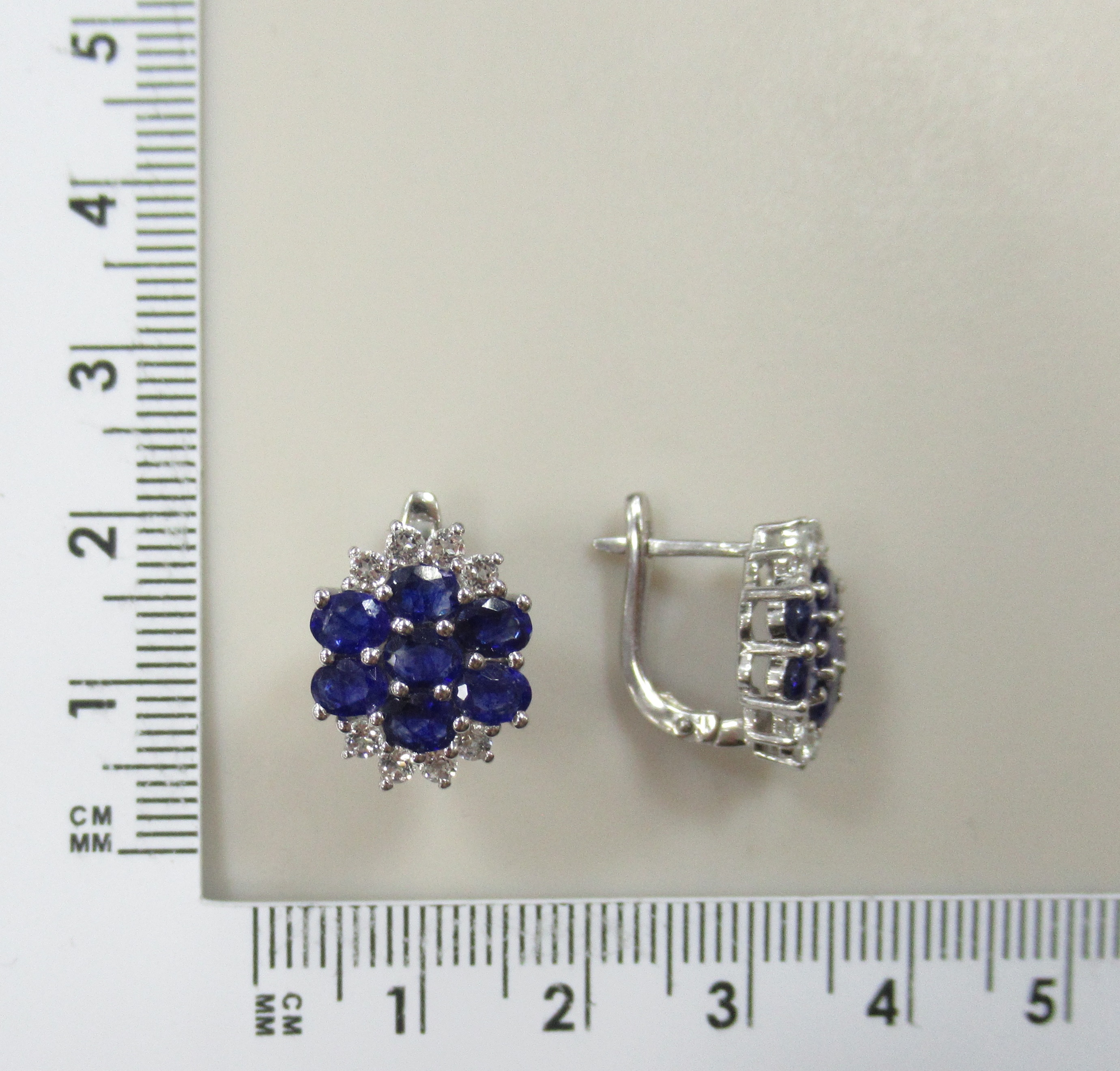 Серебряные серьги с сапфирами